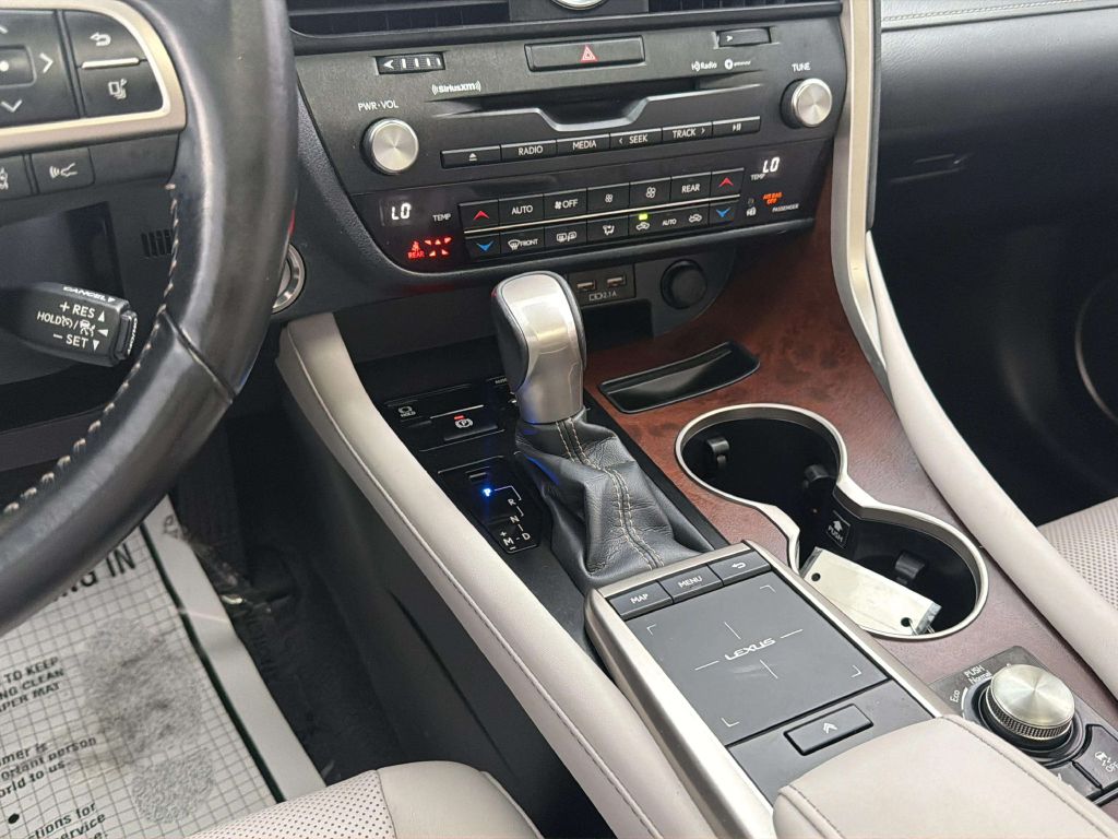 Photo 22 of this LEXUS RX 350L