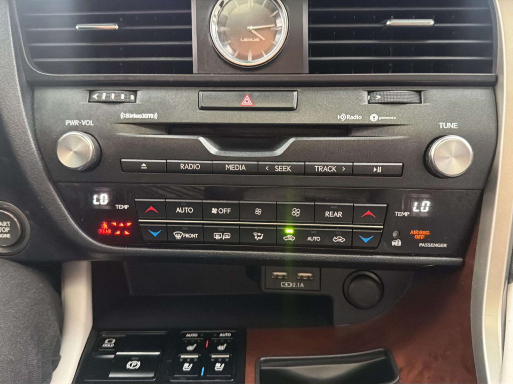 Photo 30 of this LEXUS RX 350L