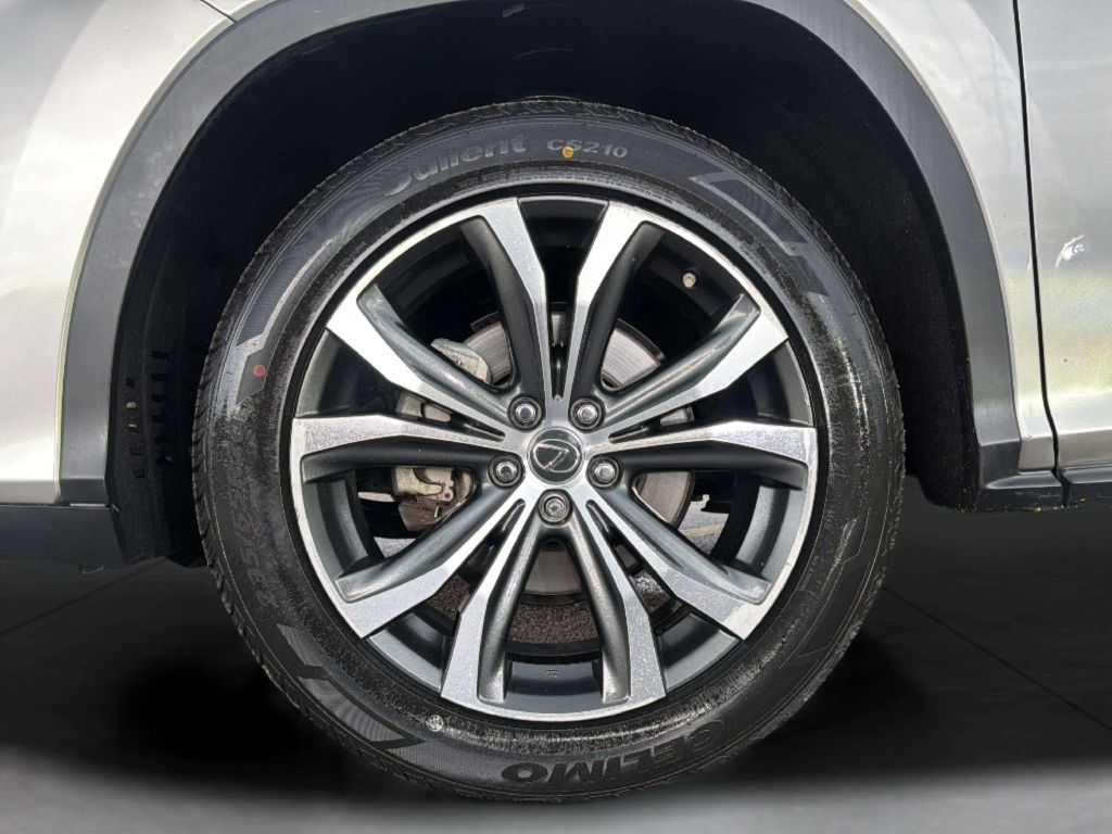 Photo 35 of this LEXUS RX 350L