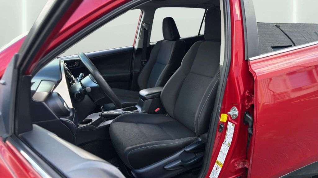 Photo 12 of this TOYOTA RAV4