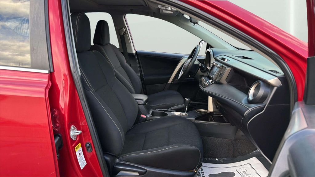 Photo 13 of this TOYOTA RAV4