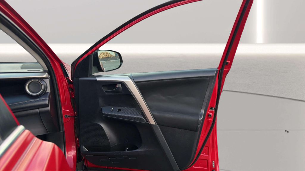 Photo 16 of this TOYOTA RAV4