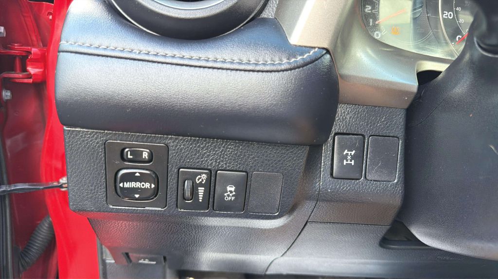 Photo 26 of this TOYOTA RAV4