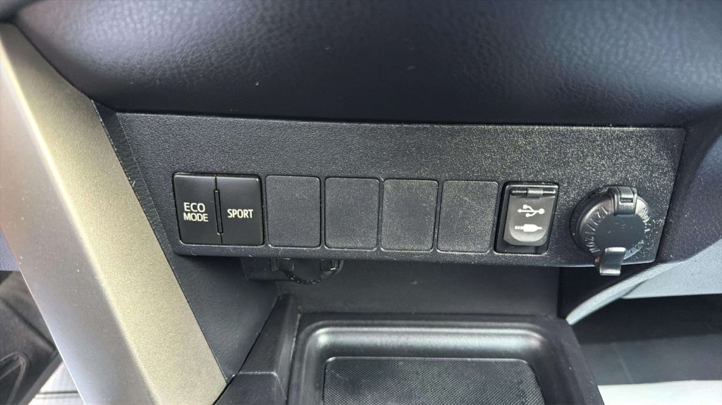 Photo 28 of this TOYOTA RAV4