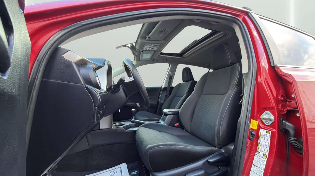 Photo 29 of this TOYOTA RAV4