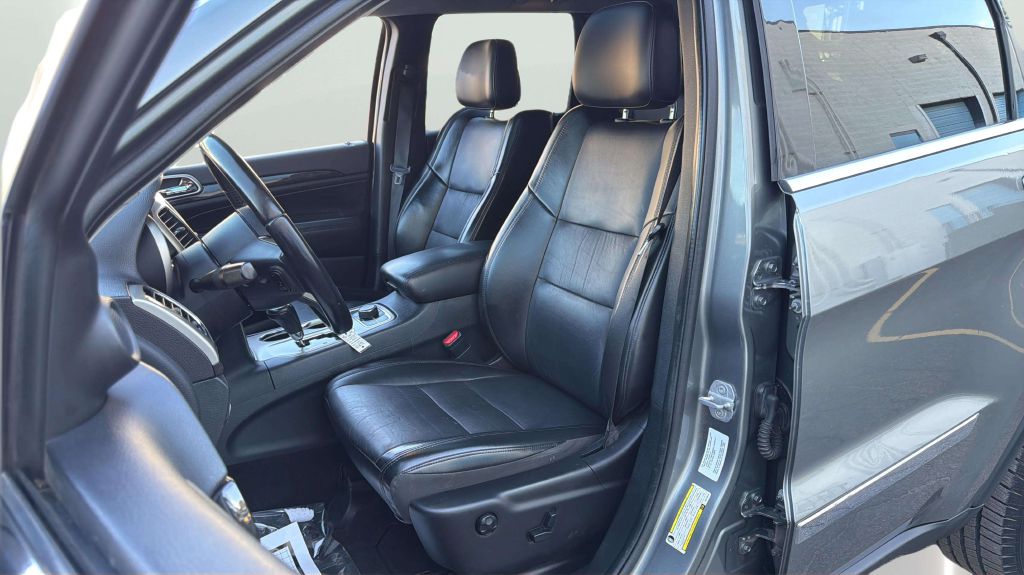 Photo 12 of this JEEP GRAND CHEROKEE