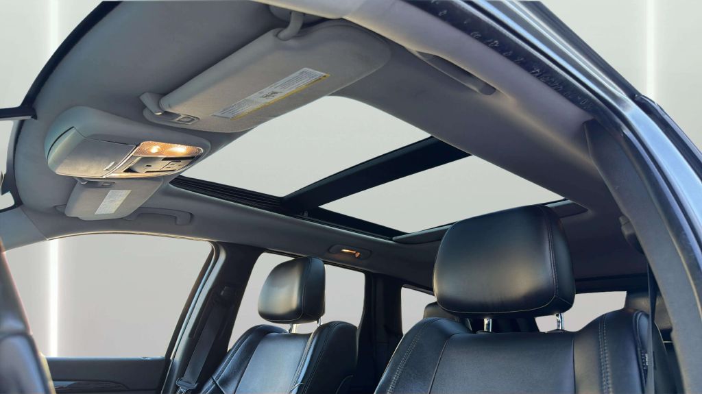 Photo 19 of this JEEP GRAND CHEROKEE