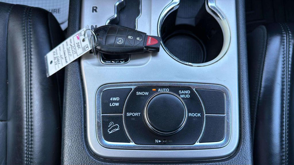 Photo 27 of this JEEP GRAND CHEROKEE