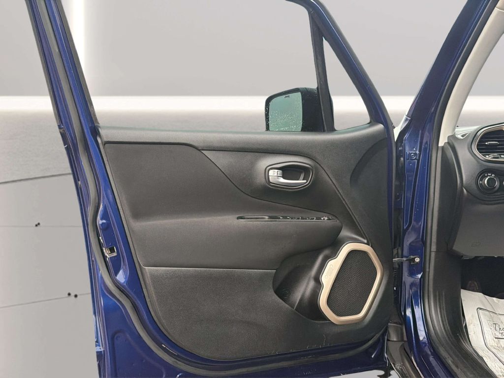 Photo 13 of this JEEP RENEGADE
