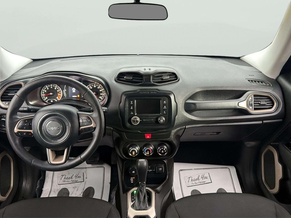Photo 15 of this JEEP RENEGADE