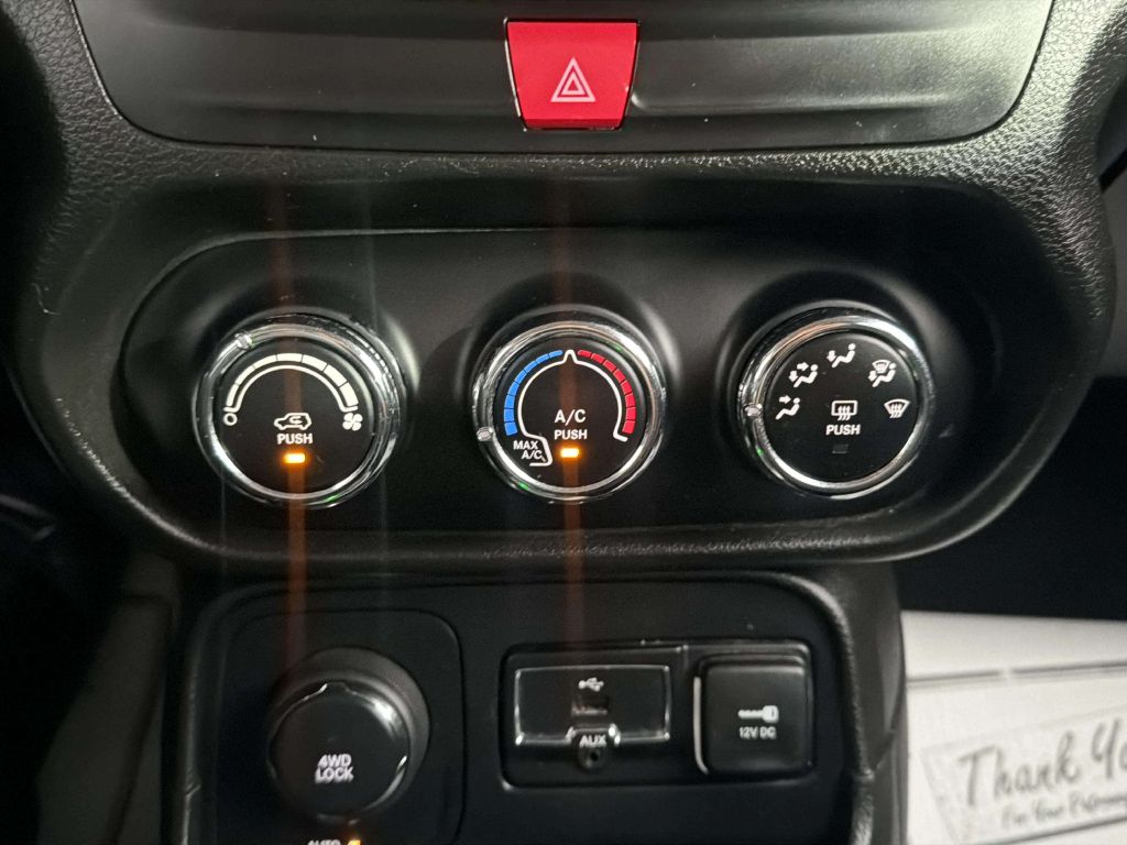 Photo 20 of this JEEP RENEGADE
