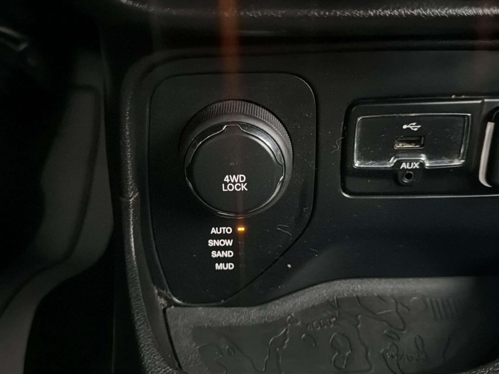 Photo 21 of this JEEP RENEGADE