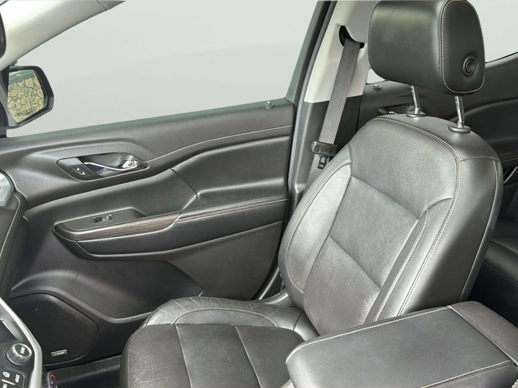Photo 14 of this GMC ACADIA