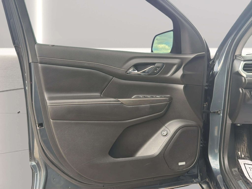 Photo 15 of this GMC ACADIA