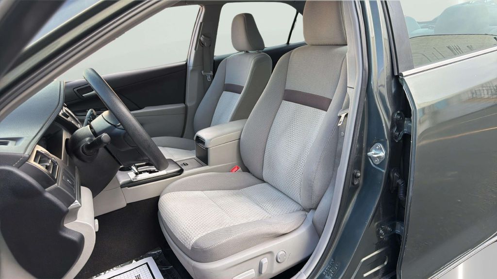 Photo 12 of this TOYOTA CAMRY