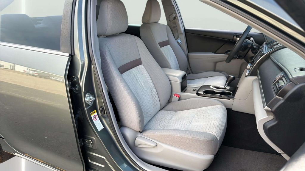 Photo 14 of this TOYOTA CAMRY