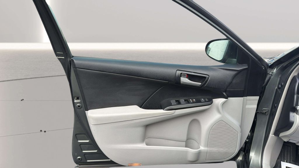 Photo 18 of this TOYOTA CAMRY