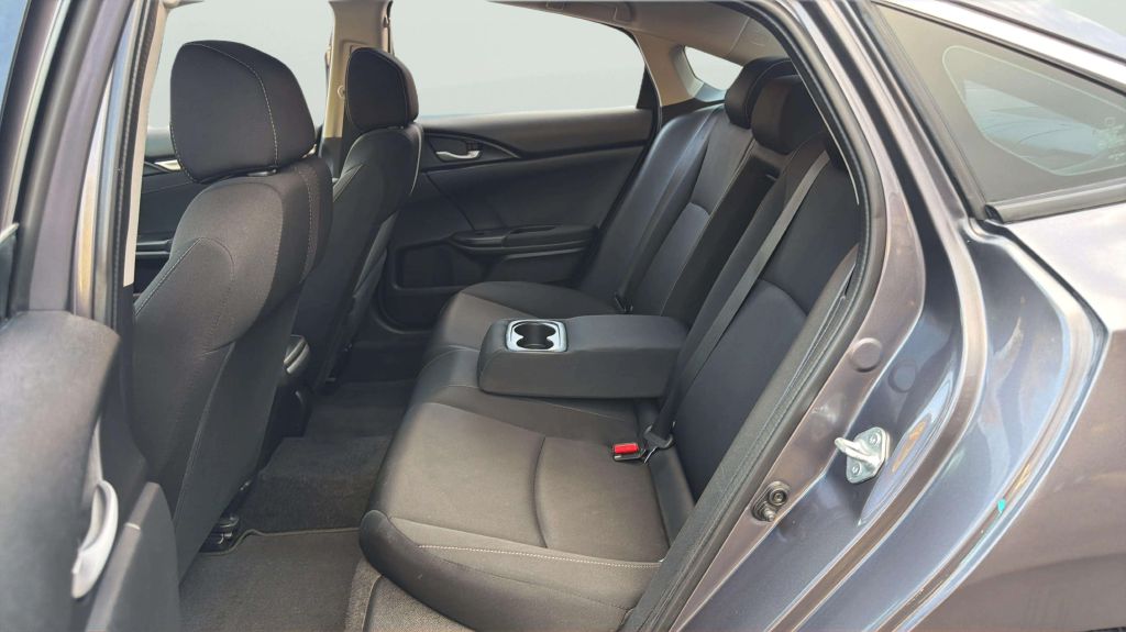 Photo 21 of this HONDA CIVIC