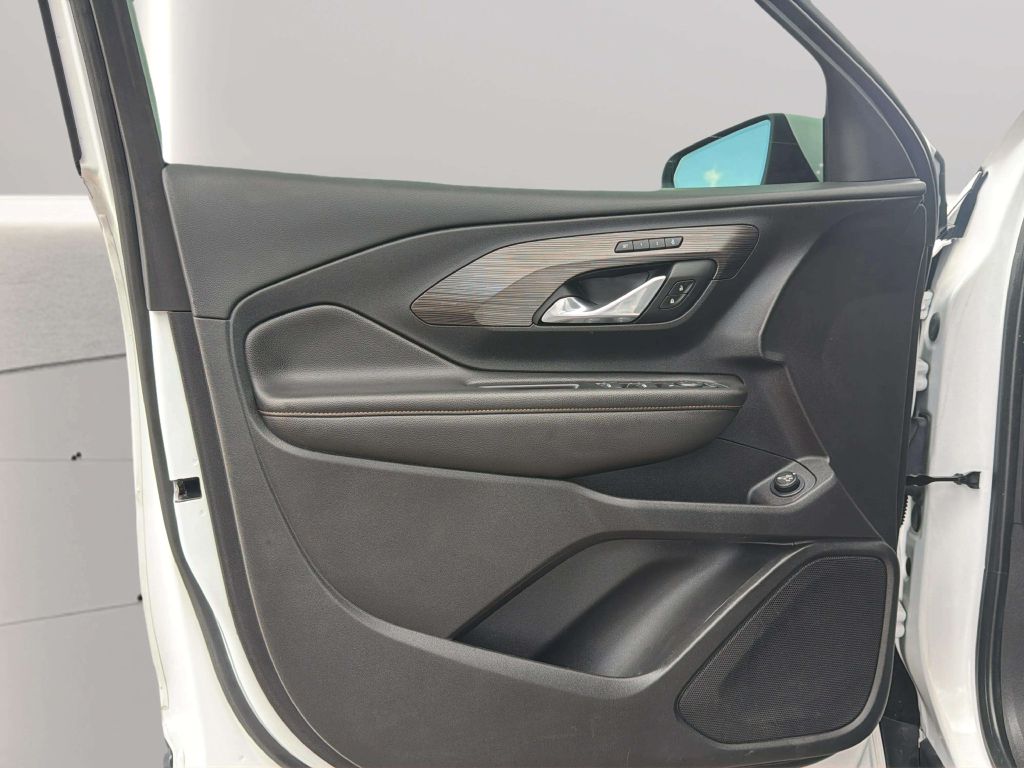 Photo 13 of this GMC TERRAIN