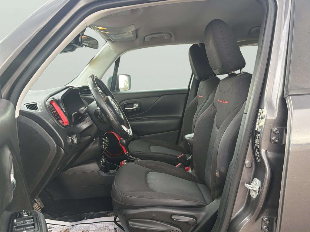 Photo 11 of this JEEP RENEGADE