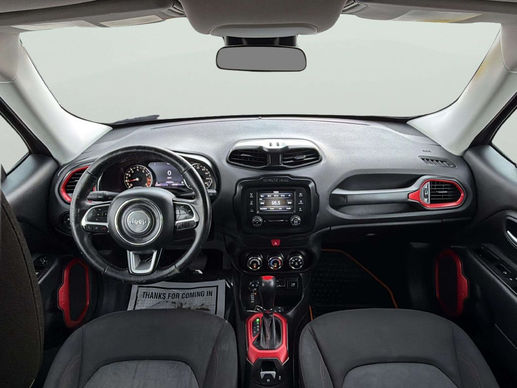 Photo 16 of this JEEP RENEGADE