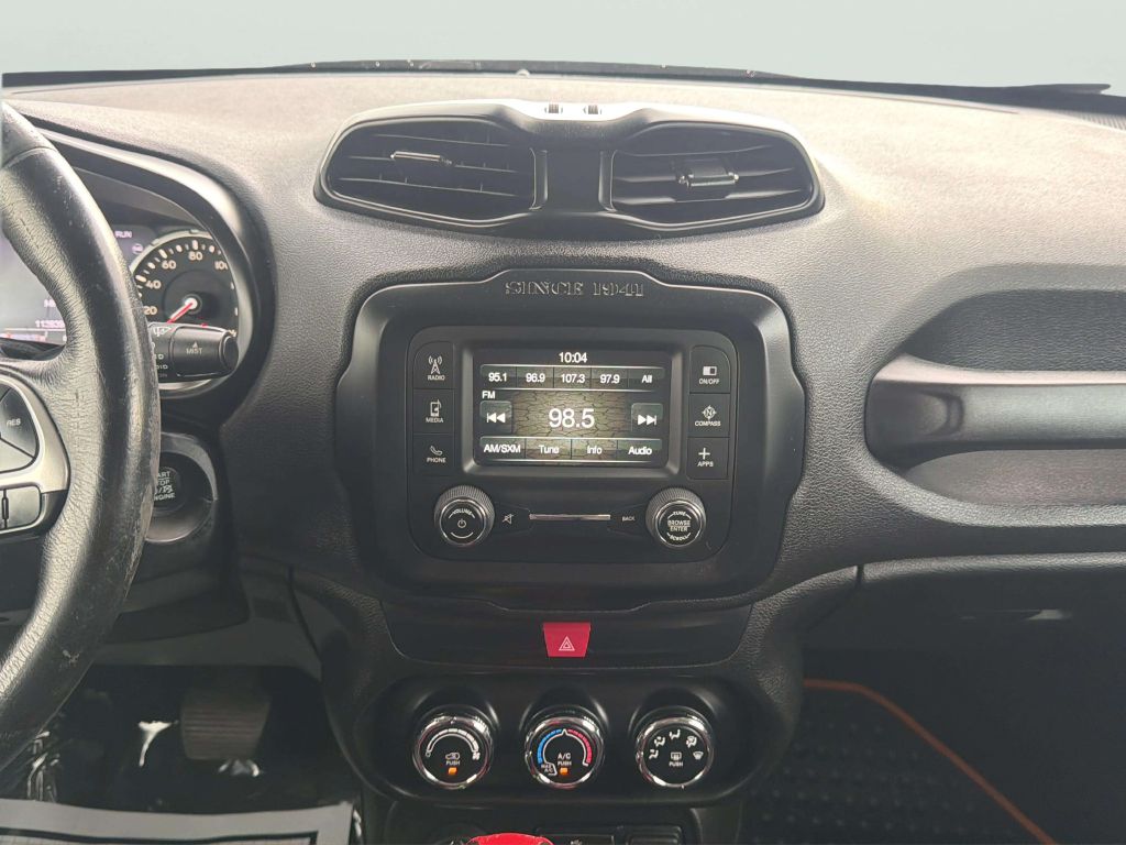 Photo 17 of this JEEP RENEGADE