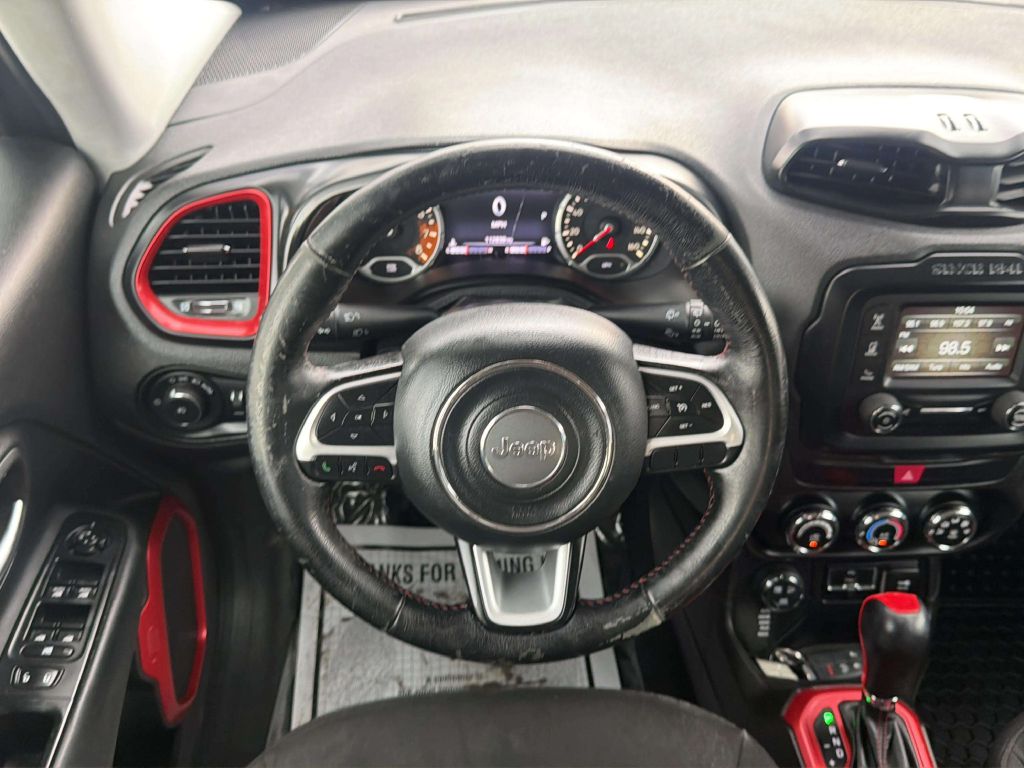 Photo 20 of this JEEP RENEGADE