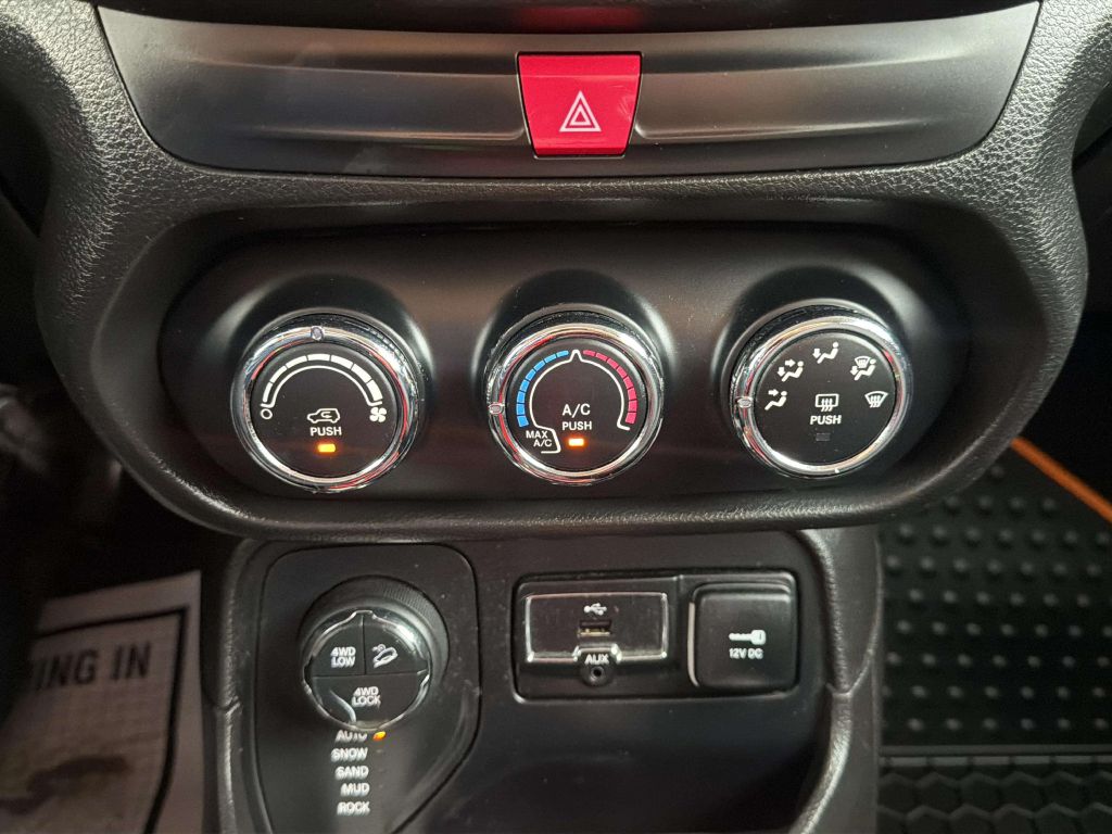 Photo 23 of this JEEP RENEGADE