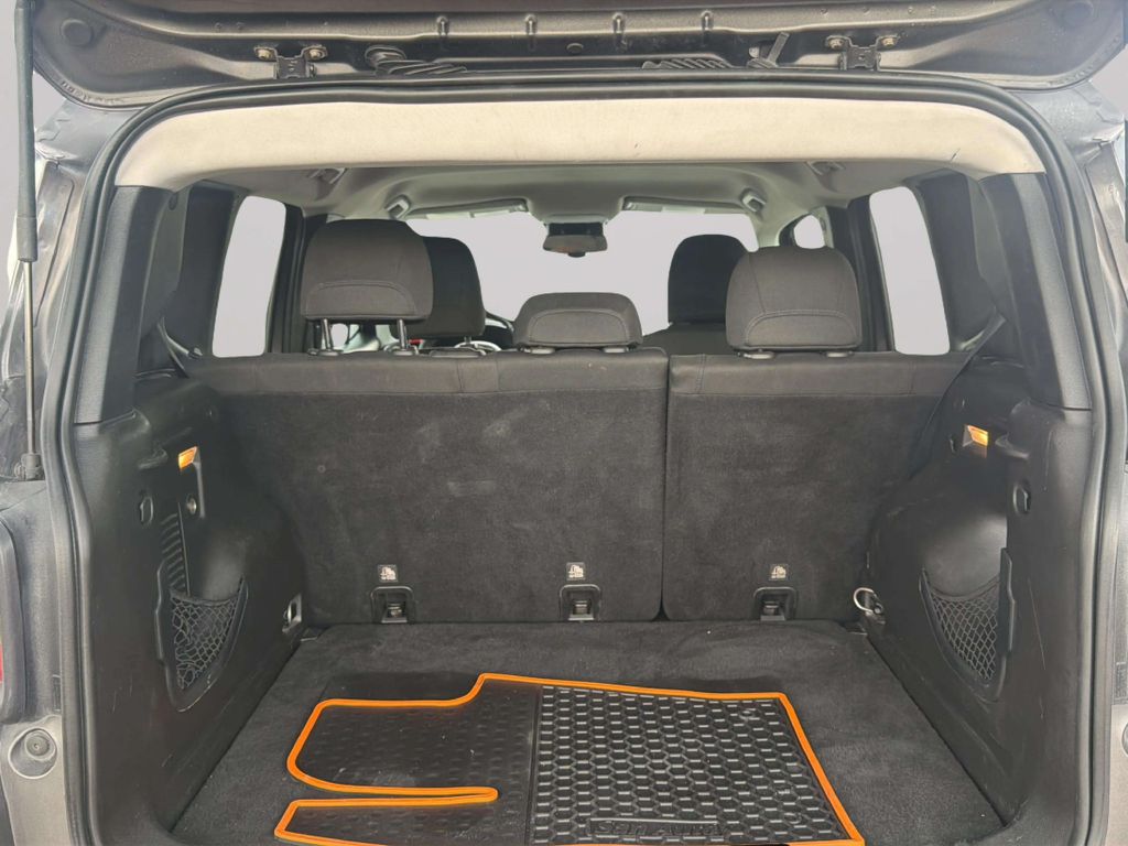 Photo 25 of this JEEP RENEGADE