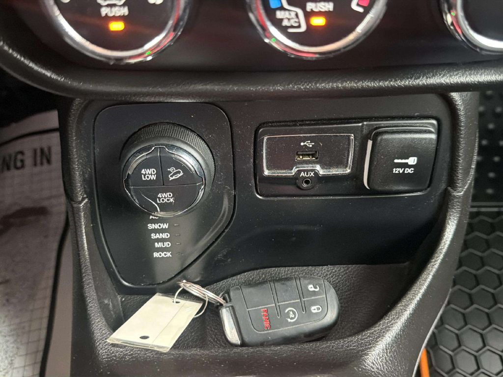 Photo 26 of this JEEP RENEGADE