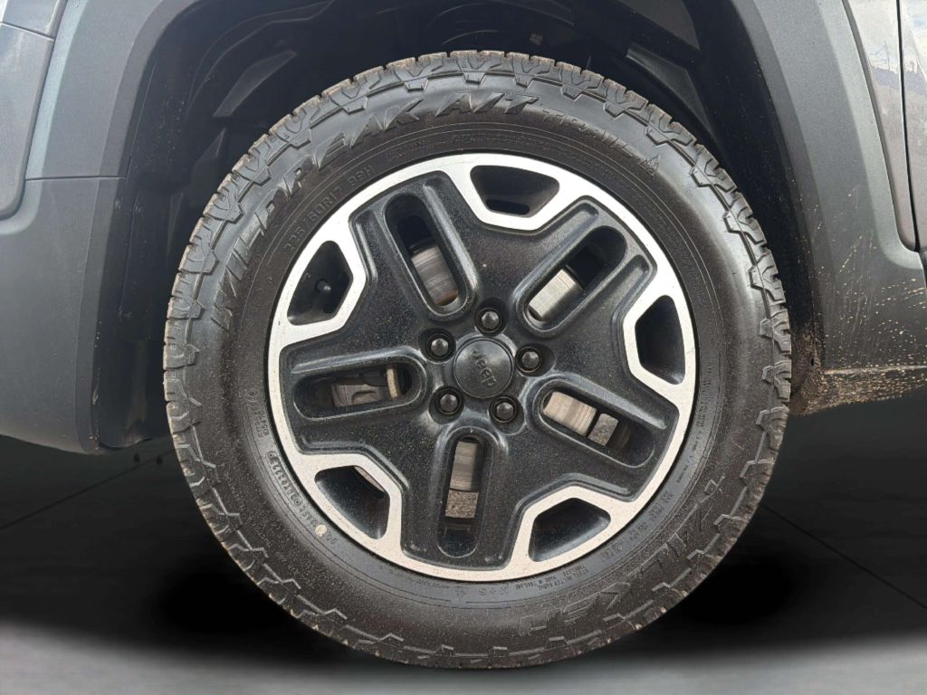 Photo 27 of this JEEP RENEGADE