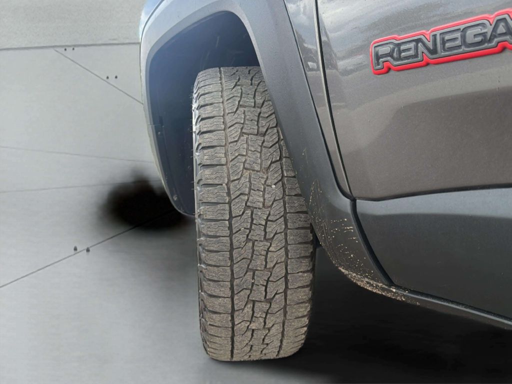 Photo 28 of this JEEP RENEGADE