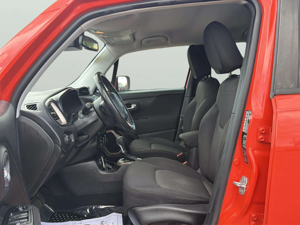Photo 11 of this JEEP RENEGADE