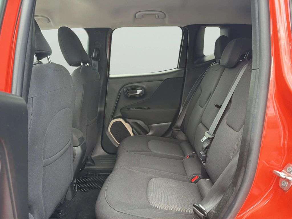 Photo 15 of this JEEP RENEGADE