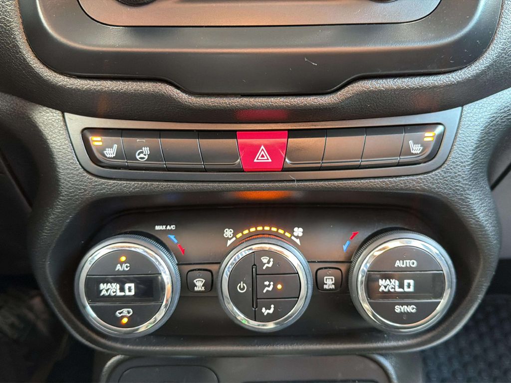 Photo 22 of this JEEP RENEGADE