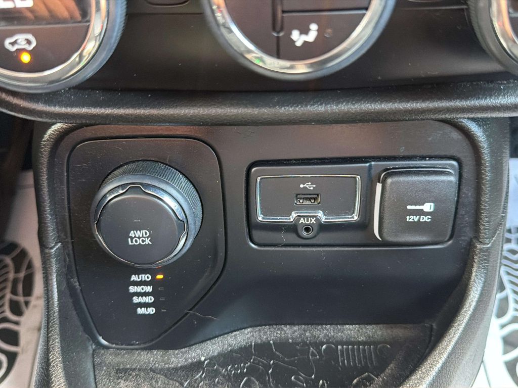 Photo 23 of this JEEP RENEGADE