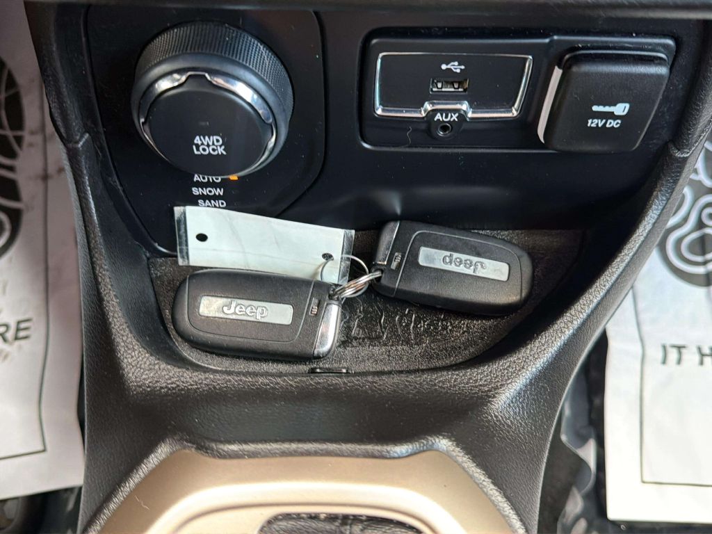 Photo 24 of this JEEP RENEGADE