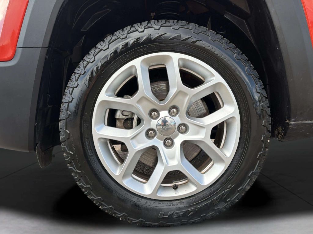 Photo 27 of this JEEP RENEGADE