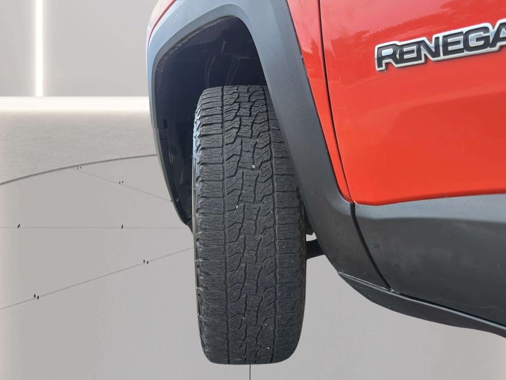 Photo 28 of this JEEP RENEGADE