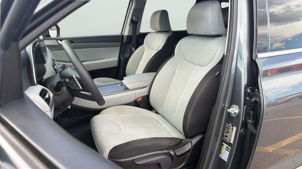 Photo 12 of this HYUNDAI PALISADE