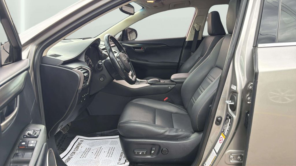 Photo 11 of this LEXUS NX 200T