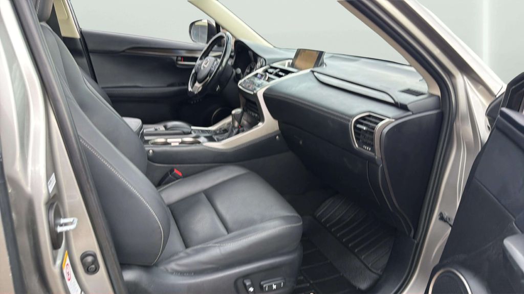 Photo 15 of this LEXUS NX 200T