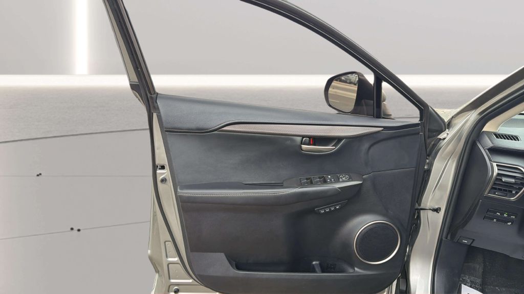 Photo 19 of this LEXUS NX 200T