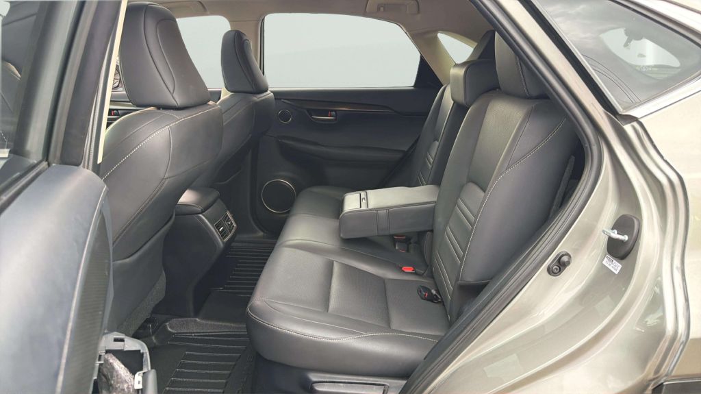 Photo 20 of this LEXUS NX 200T