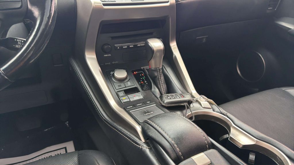 Photo 23 of this LEXUS NX 200T