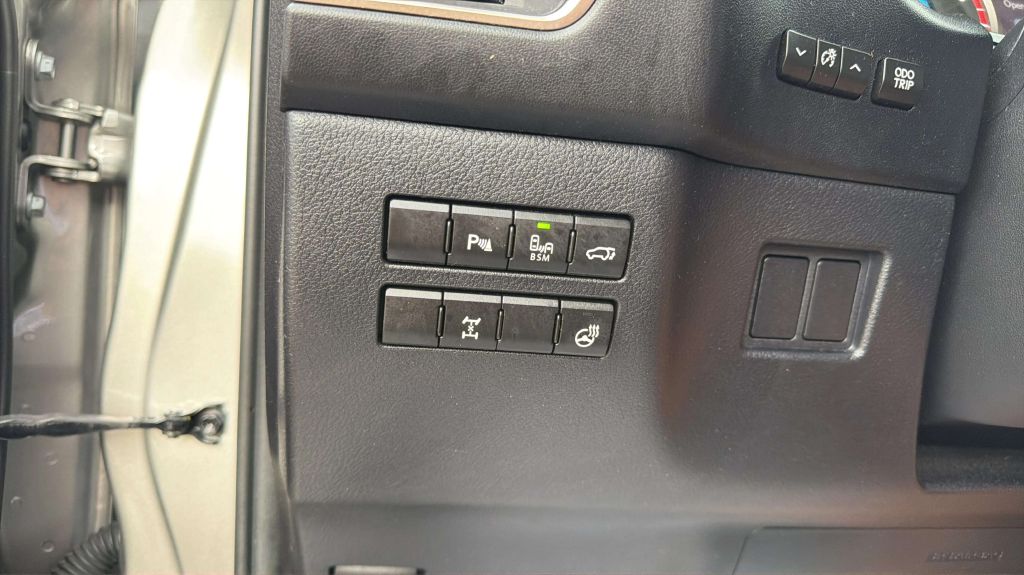 Photo 28 of this LEXUS NX 200T