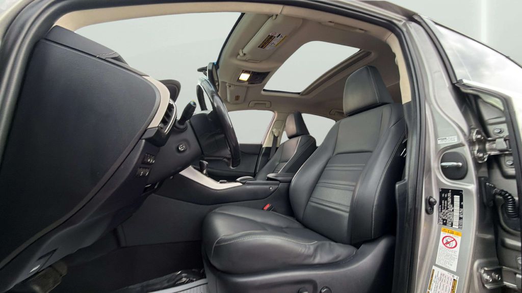 Photo 33 of this LEXUS NX 200T