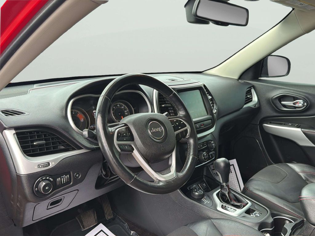 Photo 11 of this JEEP CHEROKEE