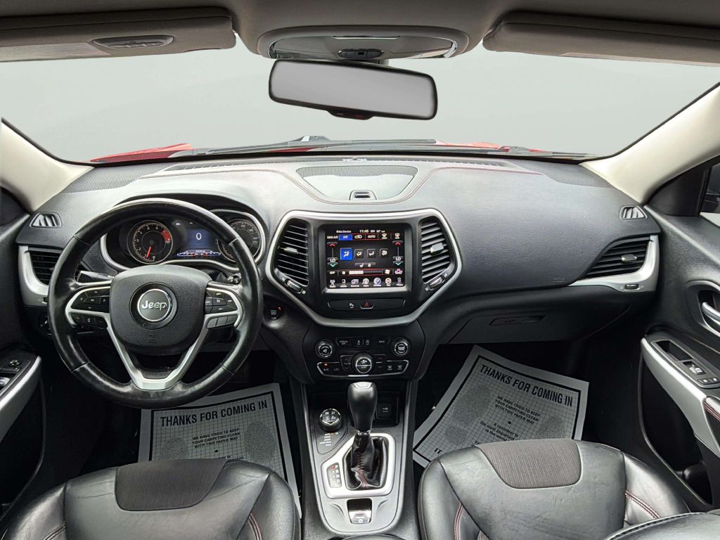 Photo 19 of this JEEP CHEROKEE