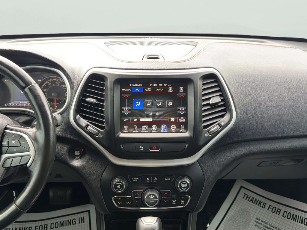 Photo 20 of this JEEP CHEROKEE